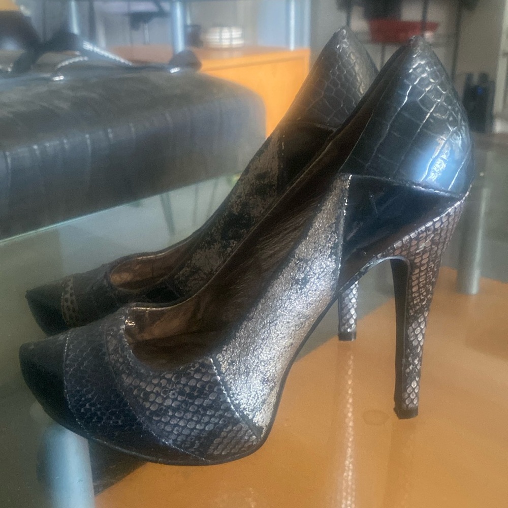 Aldo snakeskin size 36 heels